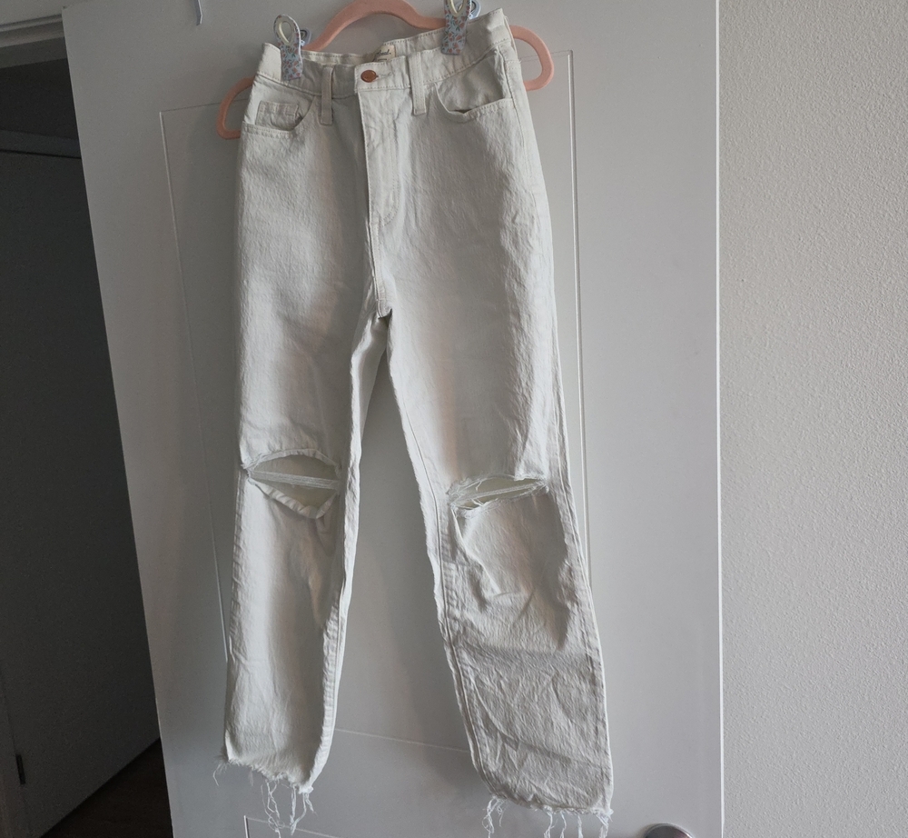 Universal Thread White High-Rise Distressed Jeans
